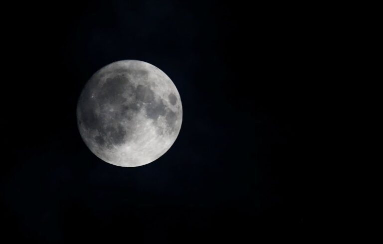 В Запорожской области можно будет увидеть “Волчью луну”