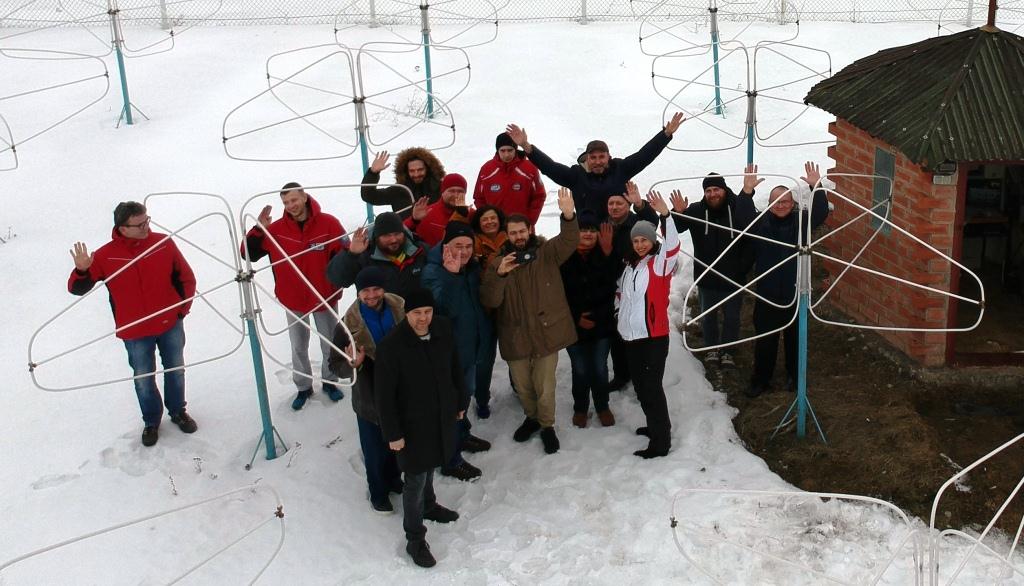 Полярники и полярницы с антарктической станции поздравили украинцев с Новым годом
