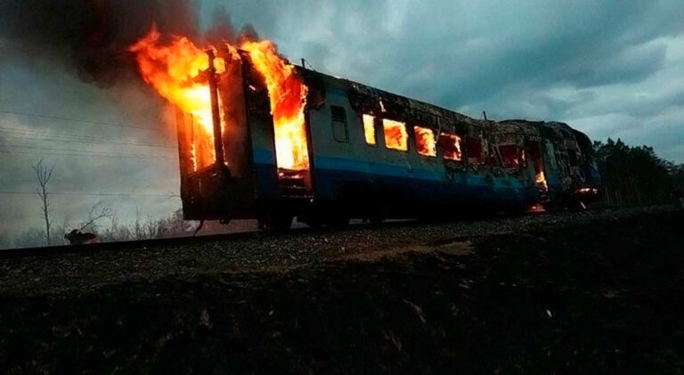 В Мелитополе загорелся электропоезд с пассажирами