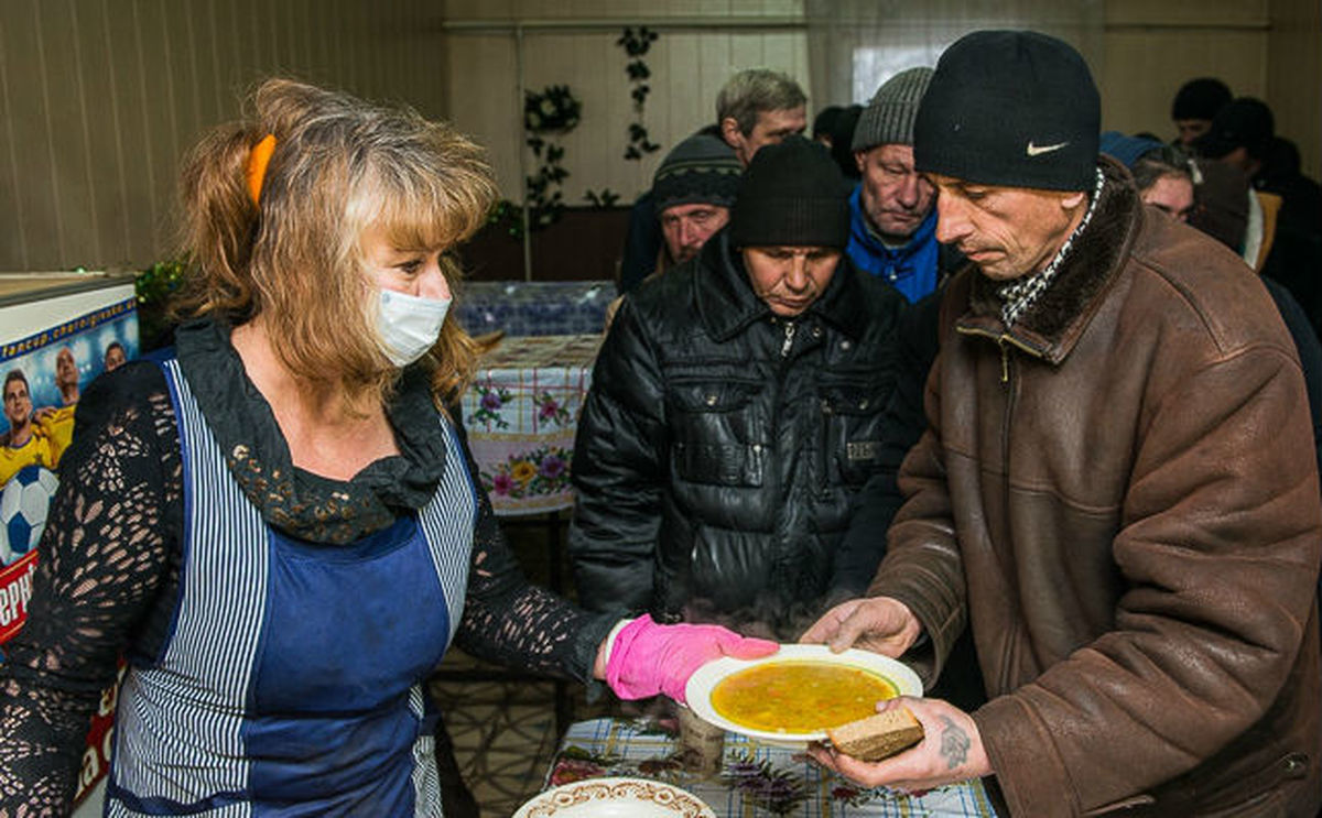 В Запорожской области для бездомных продолжают работать пункты горячего питания