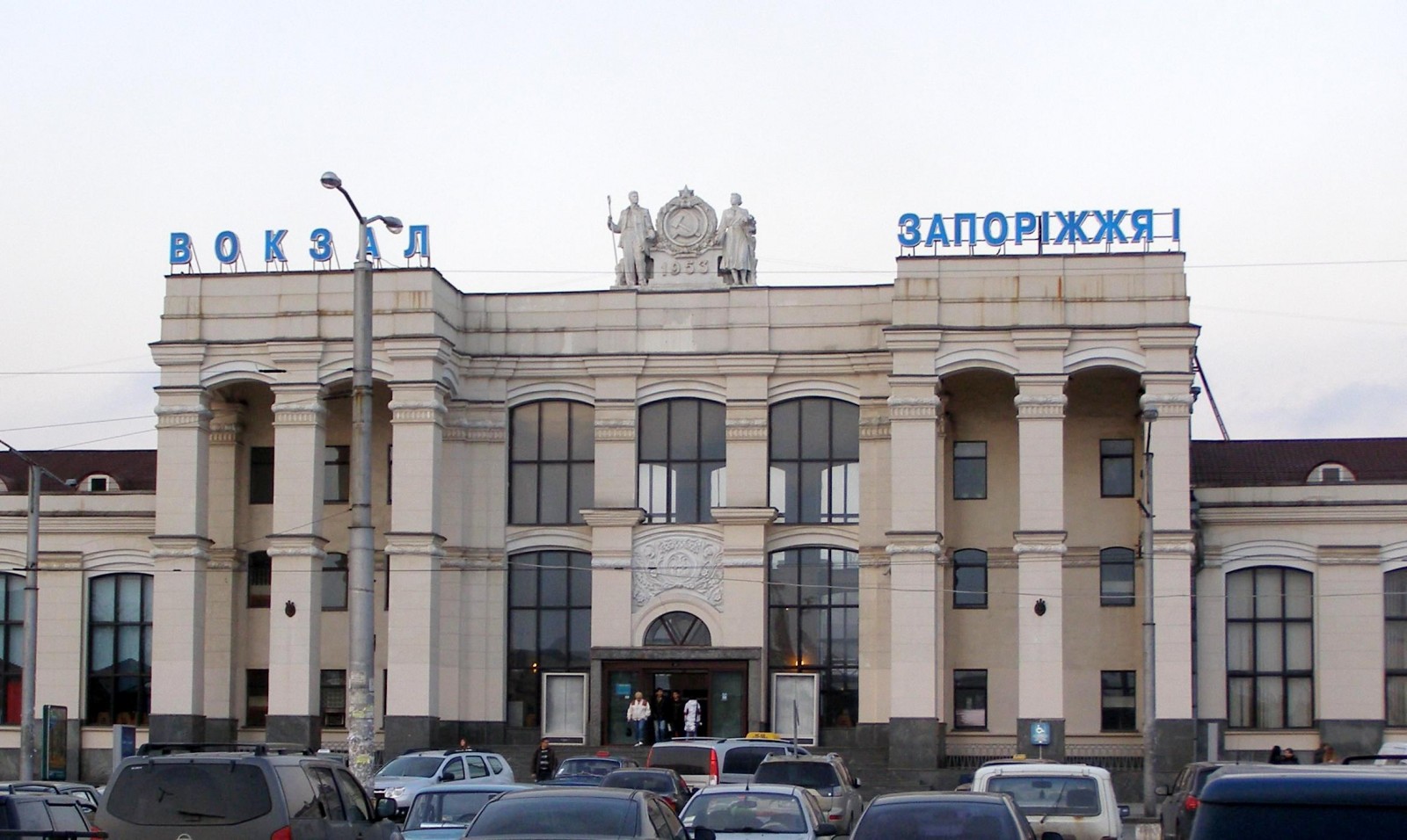 Вокзал в Запорожье будет принимать гуманитарный груз: подробности