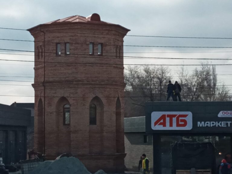 В запорожской водонапорной башни заканчивают реконструкцию