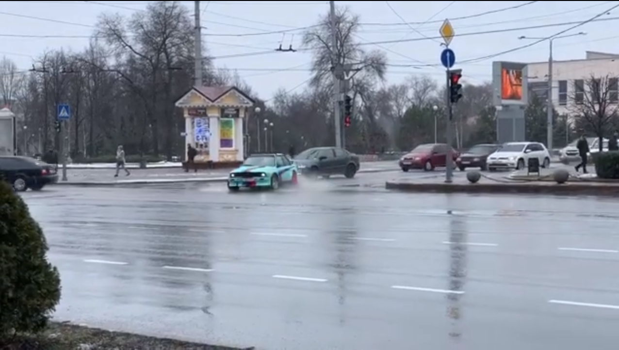На дорогах Запорожья заметили «гонщика» – видео