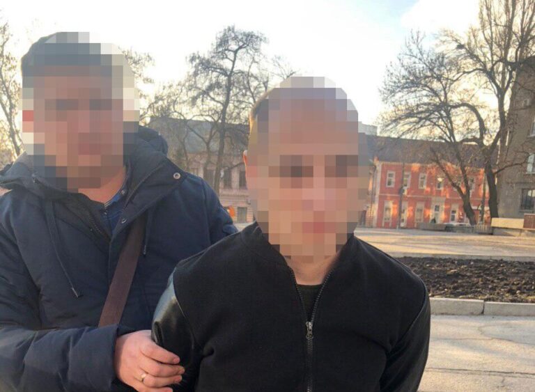 В Запорожье мужчина угрожая ножом украл 9000 грн