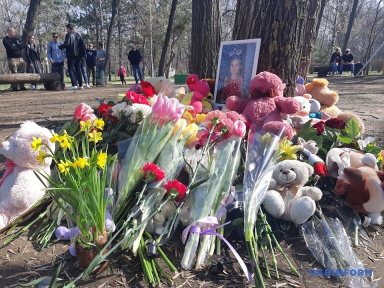 Родители погибшей в «Дубовке» девочки отказались от 100 тысяч гривен