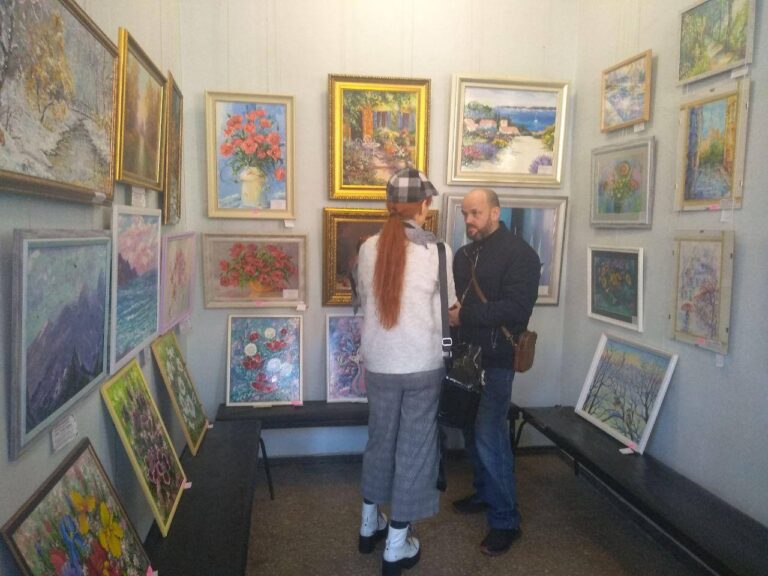 У Запоріжжі відкрила двері благодійна виставка “ARThelps”, яка збере кошти на лікування дітям