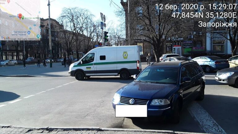 В Запорожье инспекторы по парковке чаще всего штрафуют водителей за парковку на пешеходном переходе