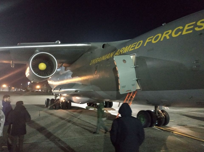 В Мелитополь вернулись летчики, доставившие медицинский груз из Китая: экипаж отправили на самоизоляцию