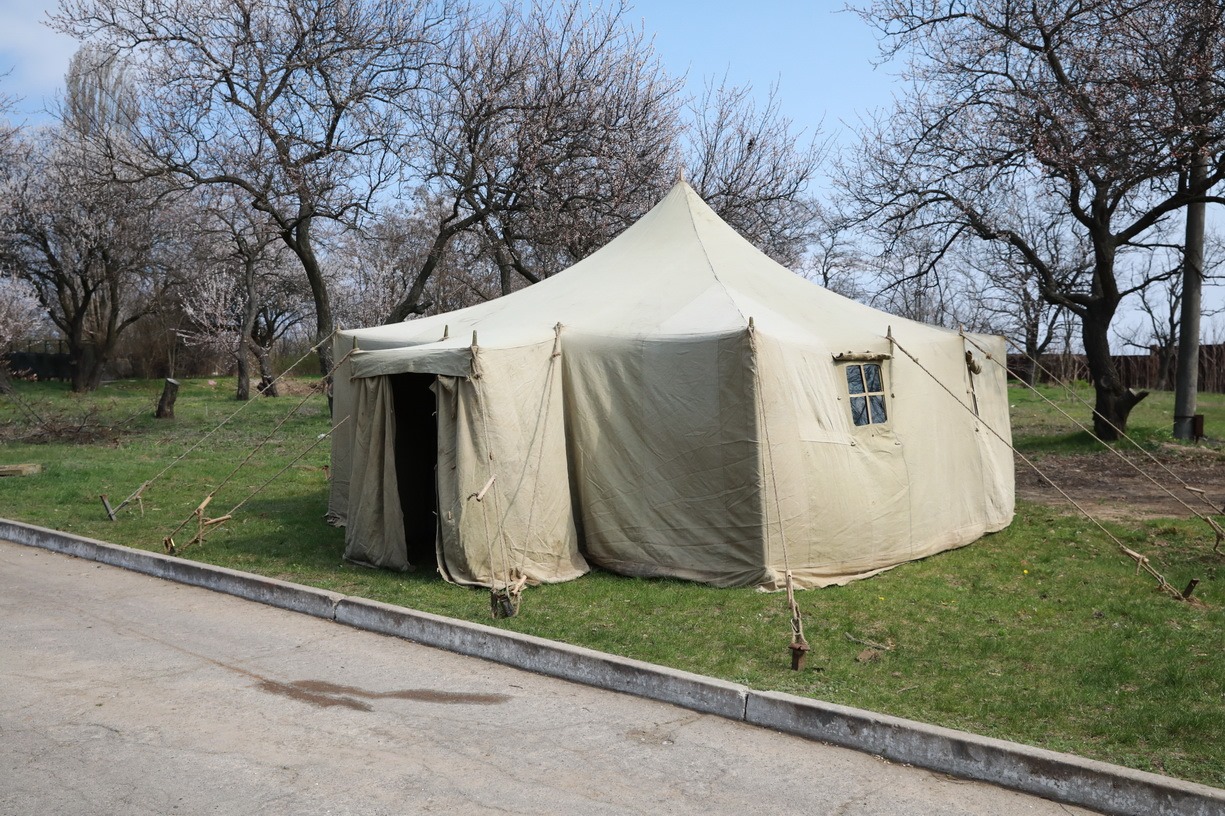 В Запорожской области для обследования на симптомы COVID-19 установили скрининговые палатки 