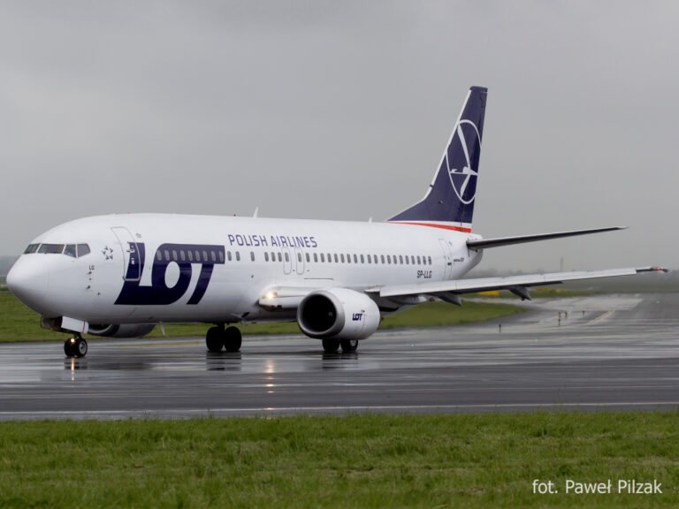 Авиакомпания LOT на месяц остановила рейсы из Запорожья
