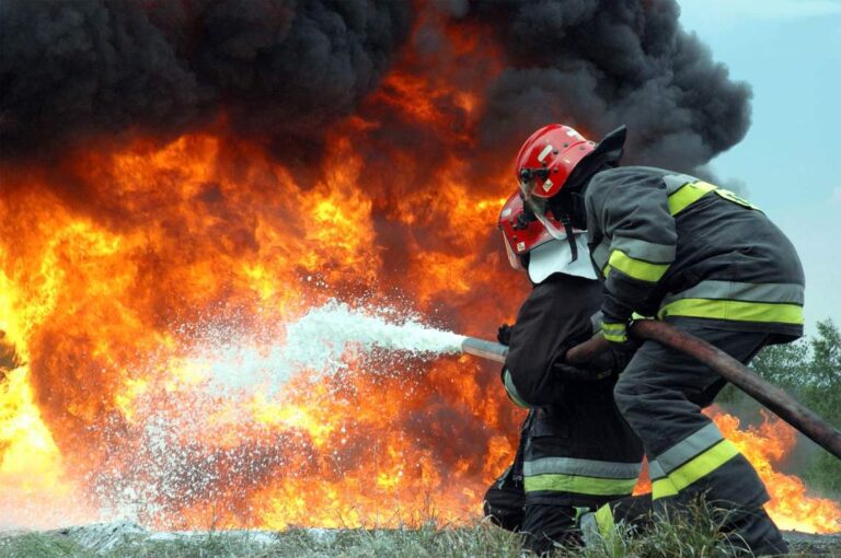 В Мелитополе на территории предприятия горела огромная цистерна