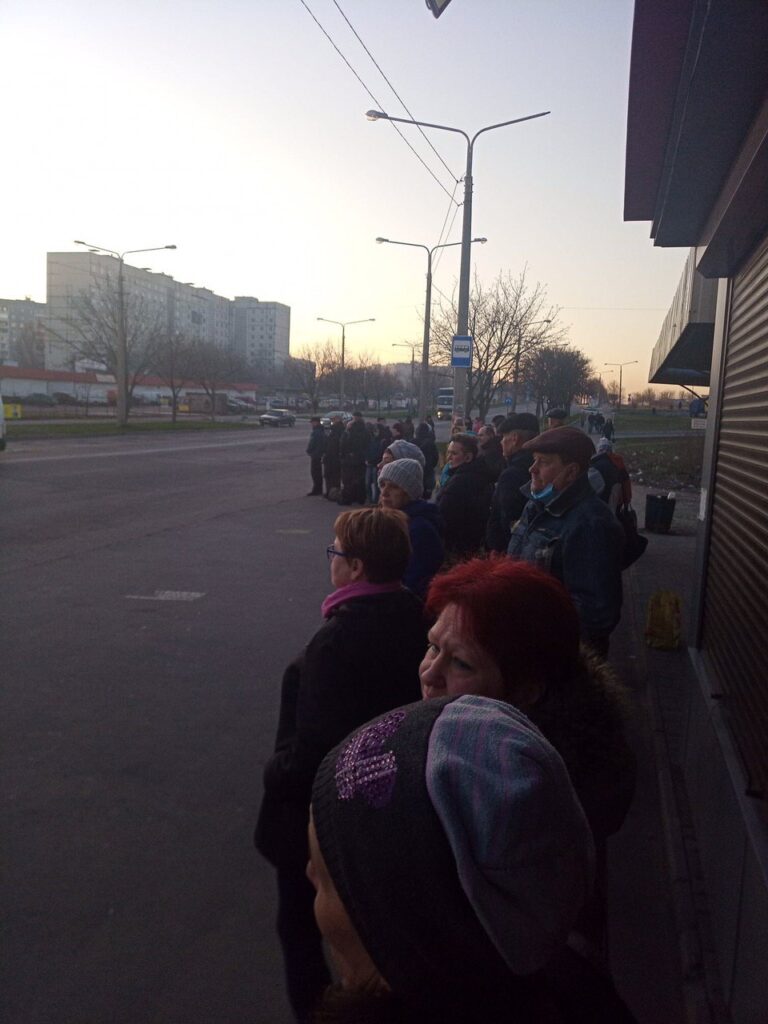 Транспортный коллапс в Запорожье: из-за карантина люди не могут уехать на работу