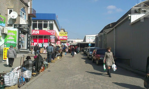 На рынке Анголенко в Запорожье массово нарушают карантин (ВИДЕО)