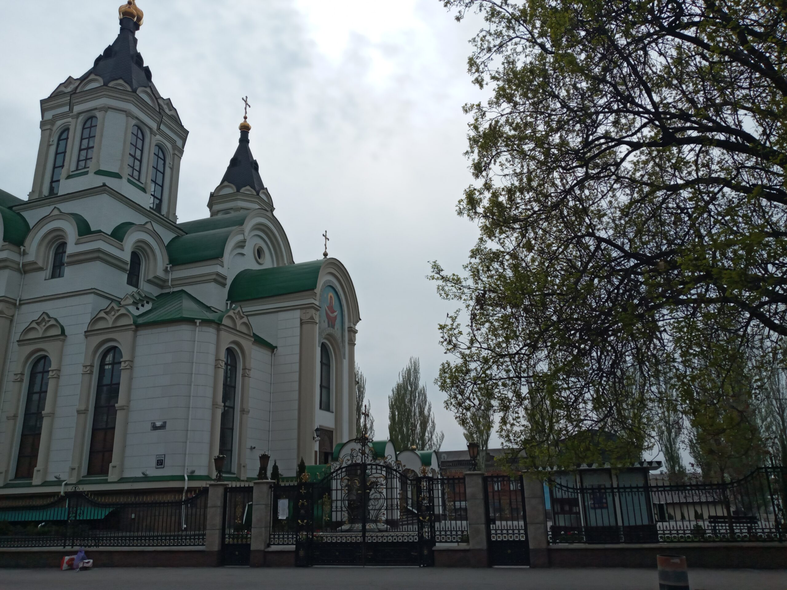 Запорожские церкви попросили губернатора разрешить проводить службы на улице