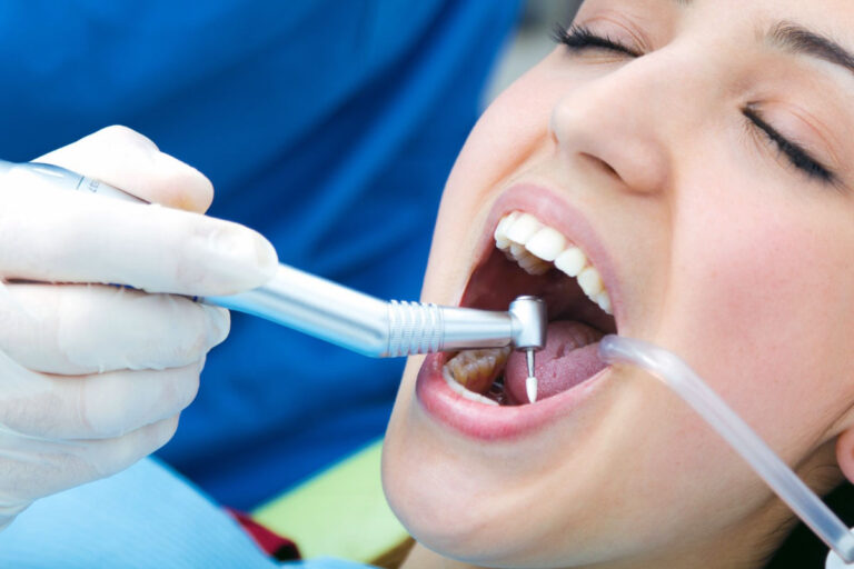 В Запорожье в период чрезвычайной ситуации работают три стоматологических отделения 