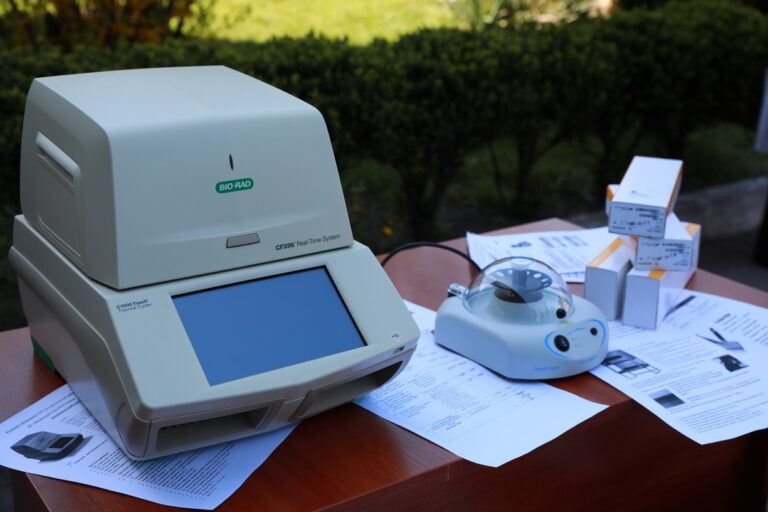 Запорожскому лабораторному центру подарили аппарат для тестирования на COVID-19