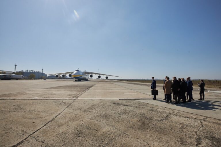 В Украину прилетел Ан-225 «Мрия» с медицинскими средствами для борьбы с COVID-19 с Китая (ВИДЕО)