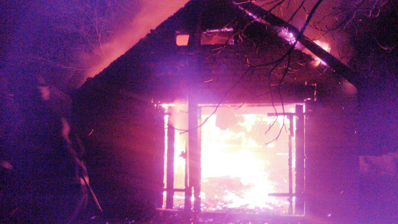 В селе Новобогдановка пожарные потушили пожар в частном секторе