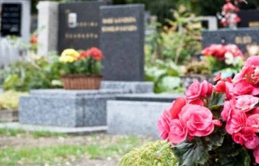 Енергодарці зможуть відвідувати кладовища на Поминальні дні