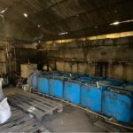 Politsiya i nalogovaya v Melitopole zakryli podpol'nyy tsekh proizvodstva kontrafaktnogo alkogolya
