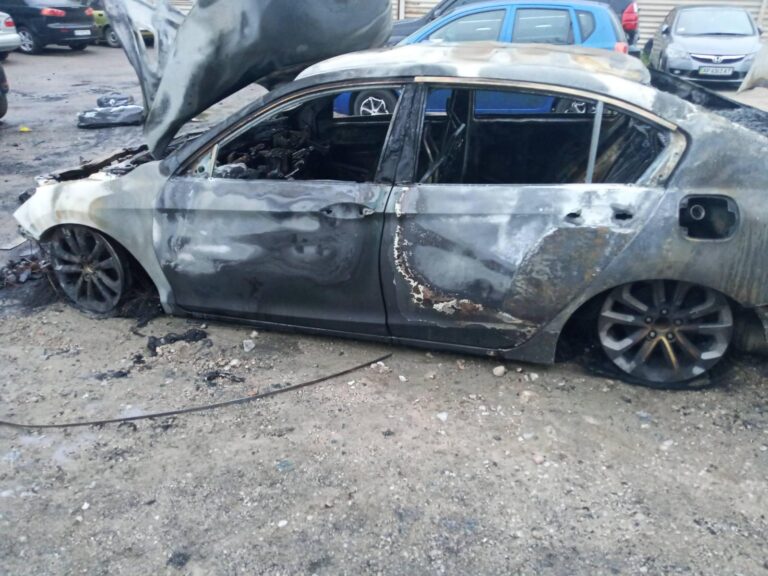 В Шевченковском районе ночью сгорели две иномарки, – фото