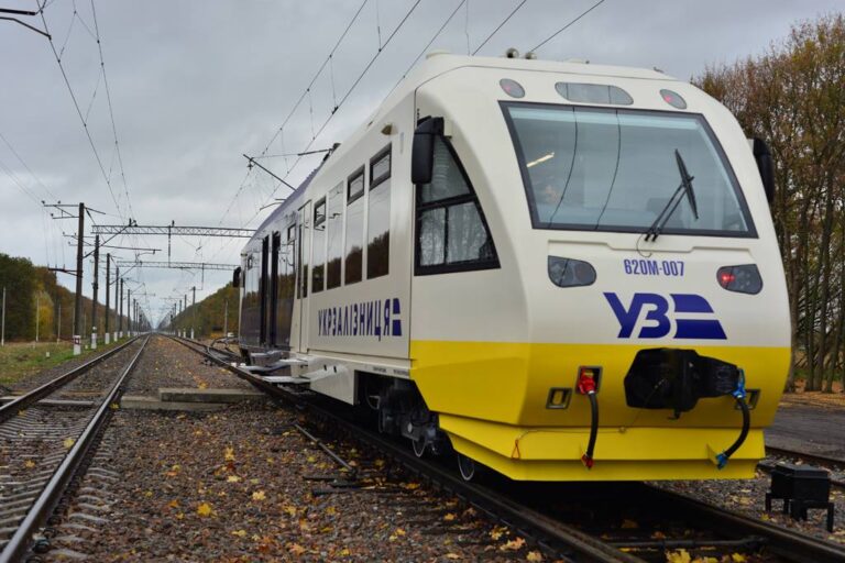 “Укрзалізниця” добавит количество билетов на поезд “Запорожье-Киев”