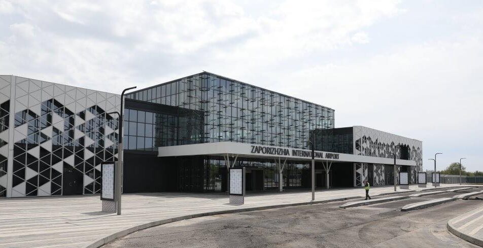 Мэр Запорожья обвинил областную администрацию в затягивании открытия нового терминала аэропорта