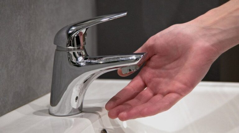 В Запорожье на 10 дней потребителям отключат горячую воду