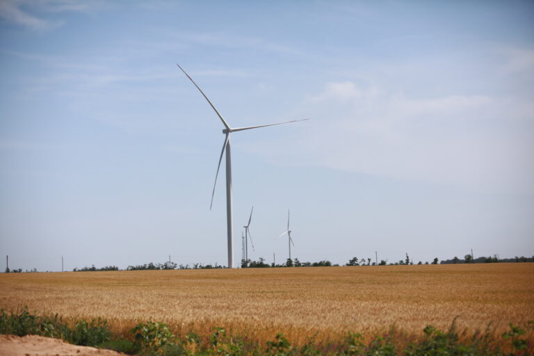 Оккупанты повредили или захватили 90% ветровых электростанций – в том числе и в Запорожской области