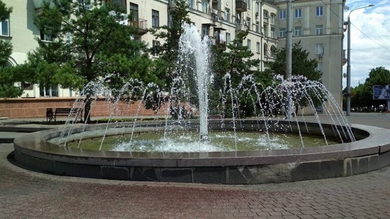 В Запорожье снова заработали фонтаны на площади Поляка