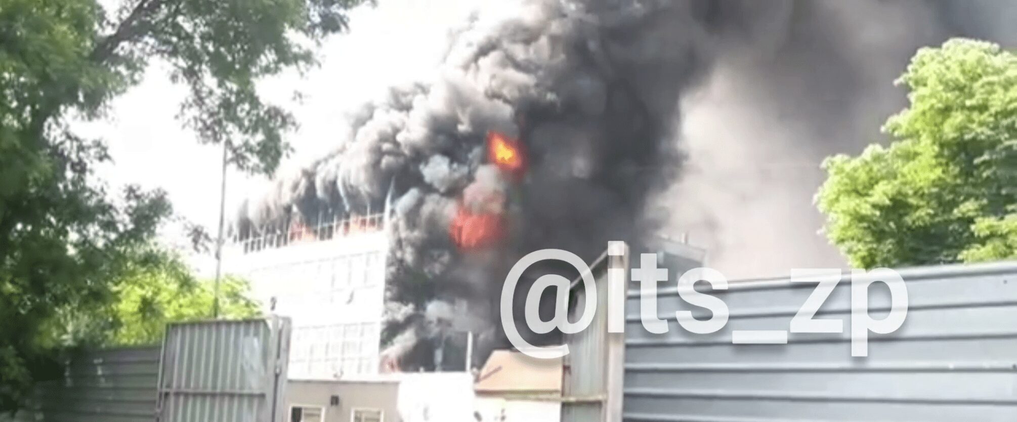 В Запорожье пожар на обувной фабрике Mida (ВИДЕО)