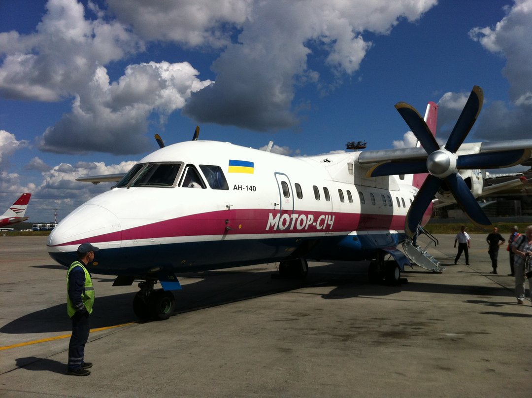 Авиакомпания “Мотор Сич” на две недели отменила рейсы в Минск