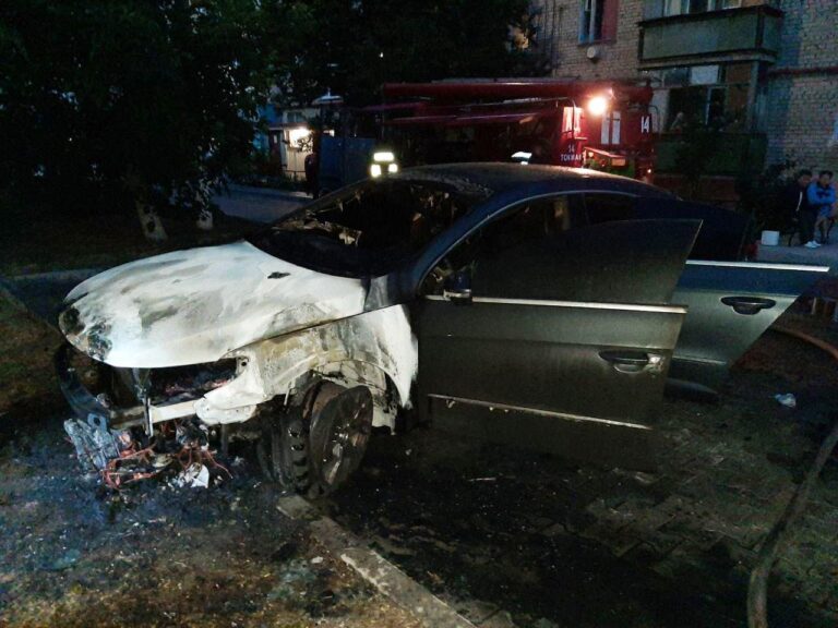 В Токмаке сожгли автомобиль запорожского активиста