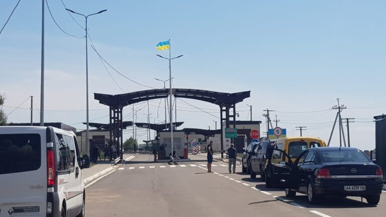 Граница с Крымом сегодня снова заработает: с 29 августа новые правила пересечения