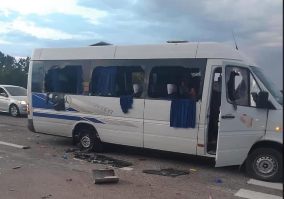 Под Харьковом расстреляли автобус активистов партии ОПЗЖ, – полиция расследует покушение на убийство