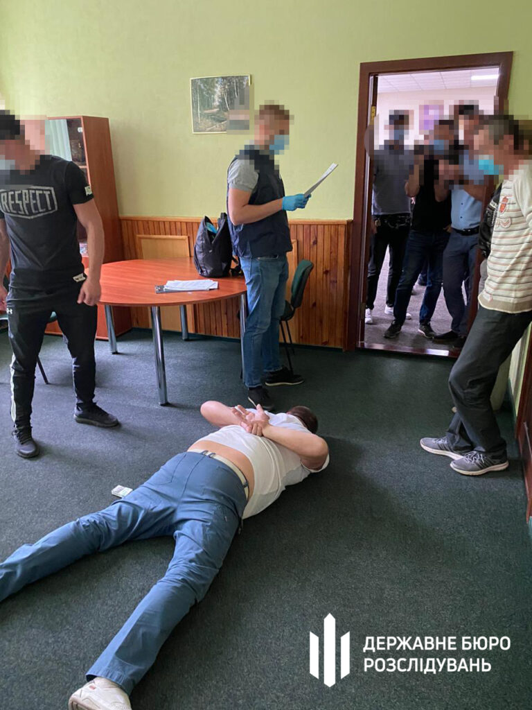 Полиция поймала на взятке главного лесника Запорожской области