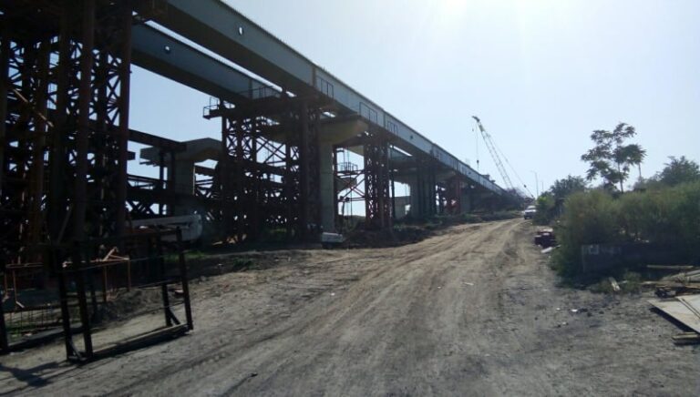 В Запорожье завершили монтаж блоков на мосту через Днепр 