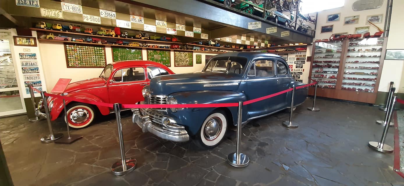В запорожском музее “Фаэтон” представили уникальный американский ретро-автомобиль