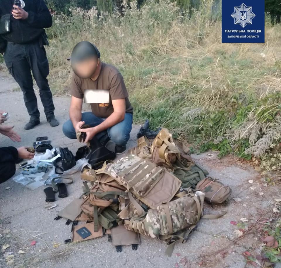 В Шевченковском районе полиция задержала мужчину с гранатой