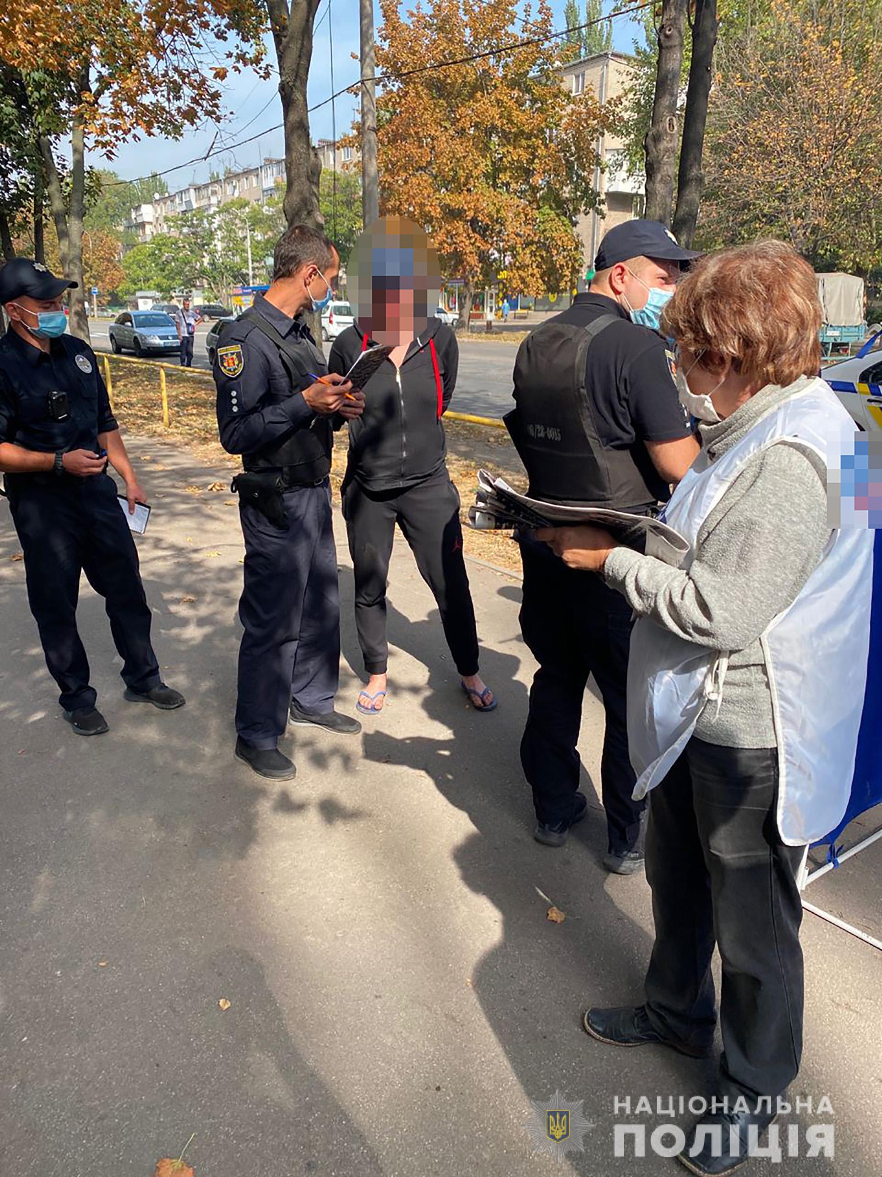 Запорожская полиция задержала женщину, подозреваемую в нападении на агитпалатку 