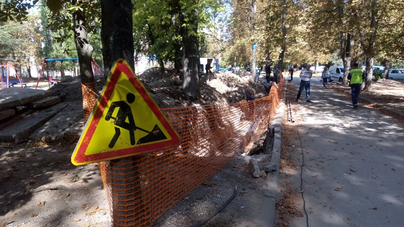 В Запорожье “Теплосети” заканчивают ремонт трубопровода перед новым отопительным сезоном