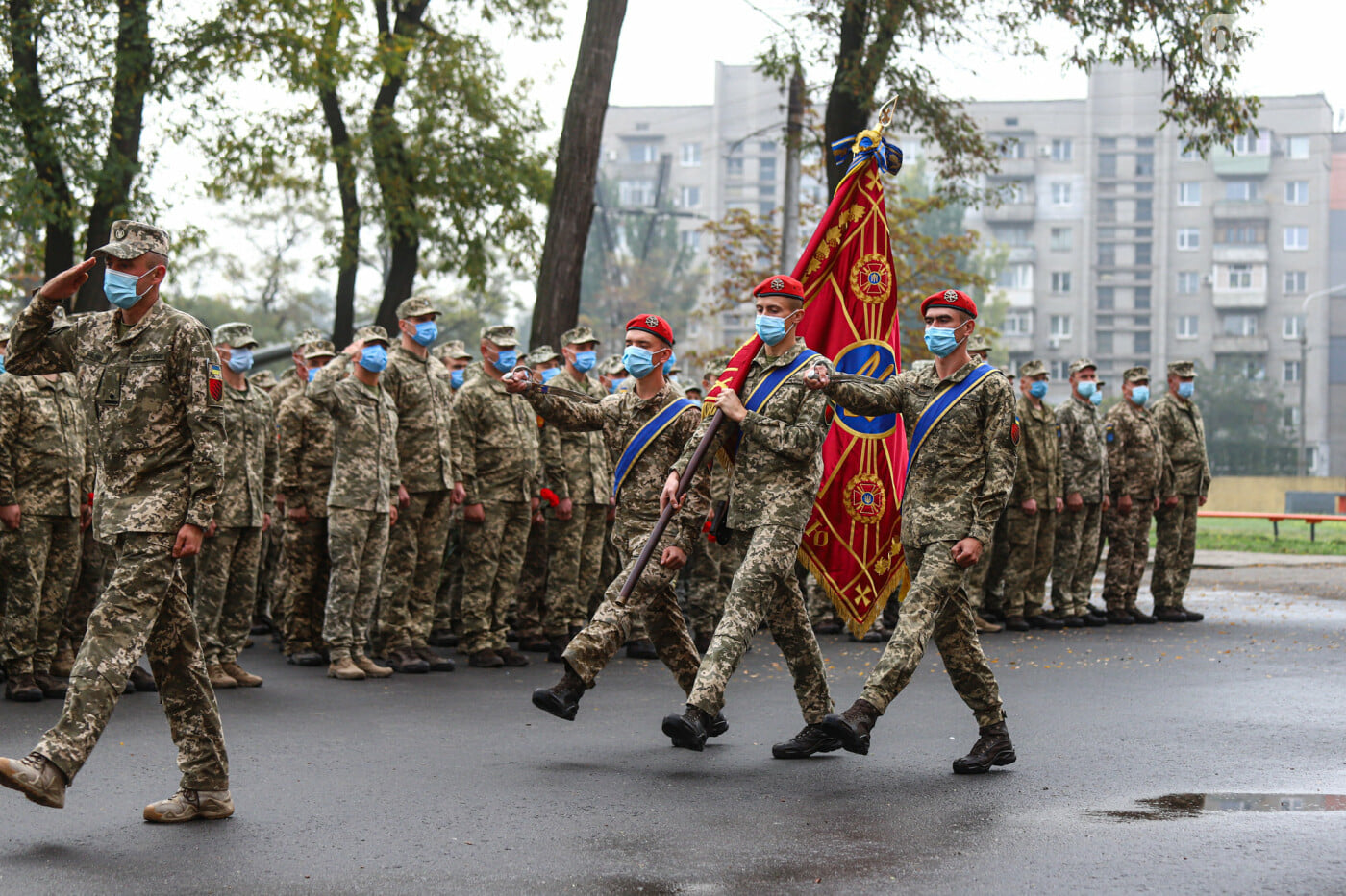 Запорожские артиллеристы ко Дню защитника награждены почетными званиями