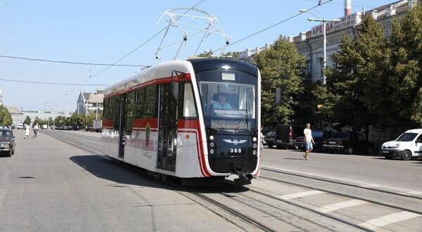 В Запорожье на испытания вышел новый собранный трамвай