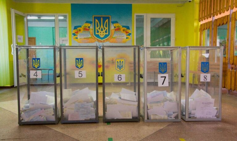 В Запорожье в ТИК поступил незапечатанный пакет с избирательной документацией
