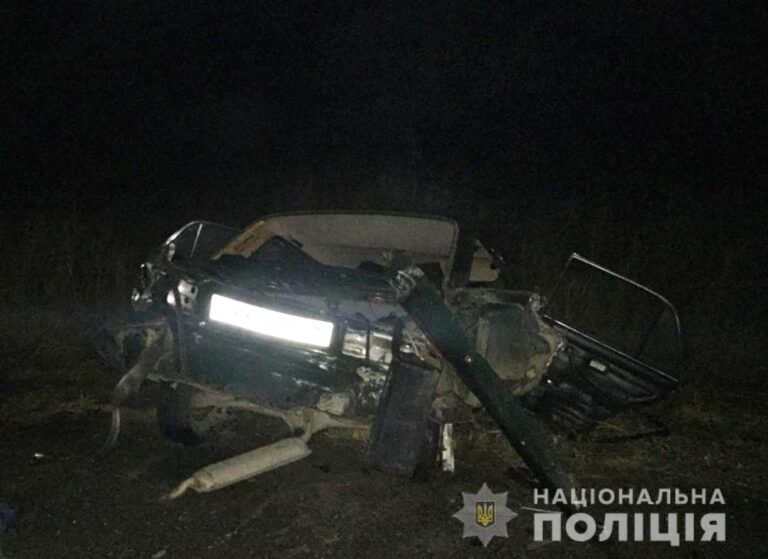В Запорожской области столкнулись автомобиль и грузовик: двое людей погибли