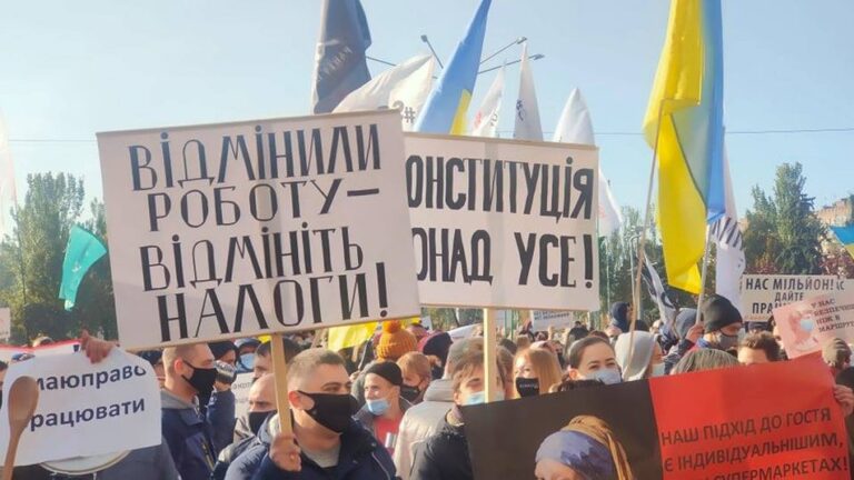 Запорожцы вышли на митинг против введения карантина “выходного дня”