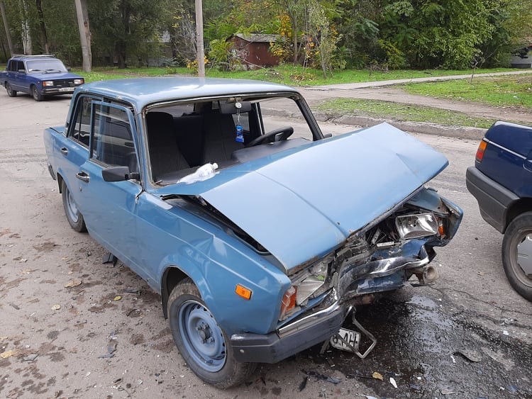 В Вознесеновском районе столкнулись два легковых автомобиля, – фото