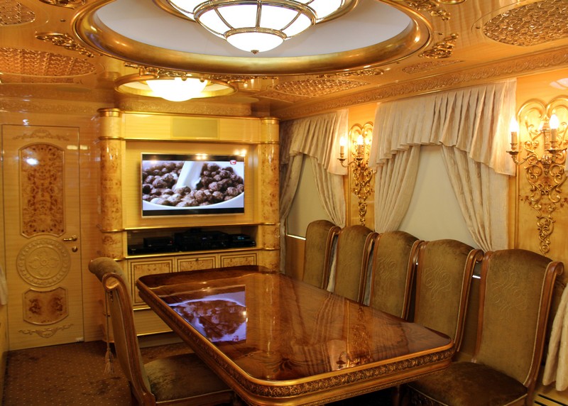 “Укрзалізниця” представила для проезда VIP вагоны, которые оборудованы ванной, кухней, залом отдыха и спальней