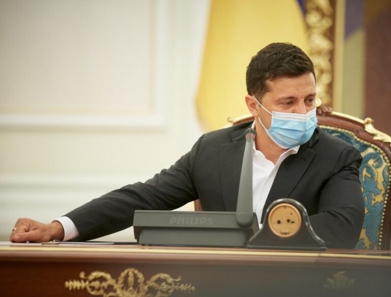 Владимир Зеленский подписал закон о штрафах за не ношение масок