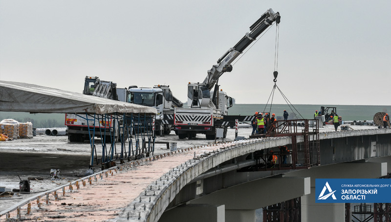 Запорожские мосты готовят к установке ограждения